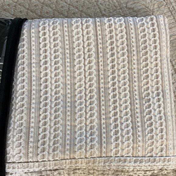 J. Queen of New York Straight Valence Wilmington Alabaster - Picture 2 of 4